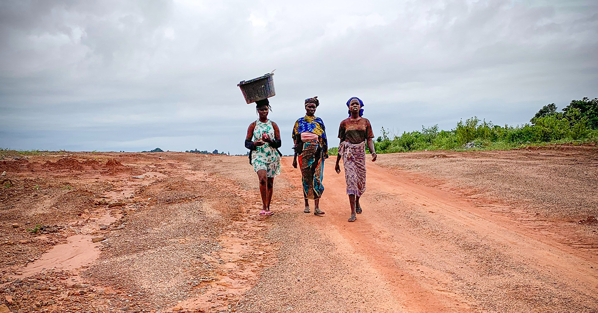 african woman carrying water